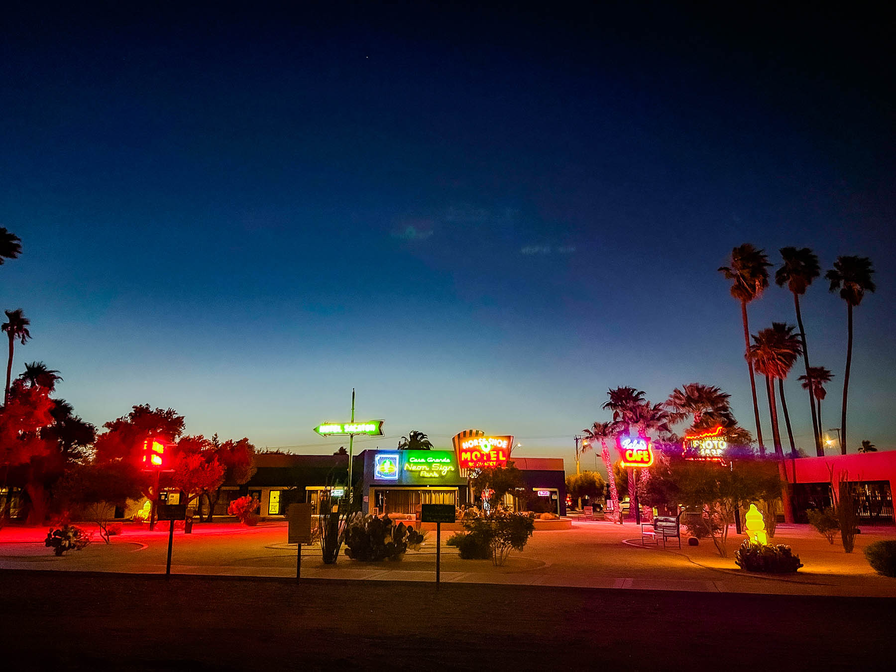 aztrravelideas-neon-sign-casa-